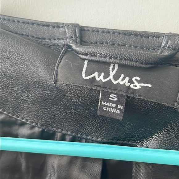 Lulu’s small black leather jacket - Picture 2 of 2
